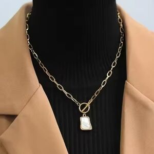 Elegant Gold Necklace with Minimalist Charm